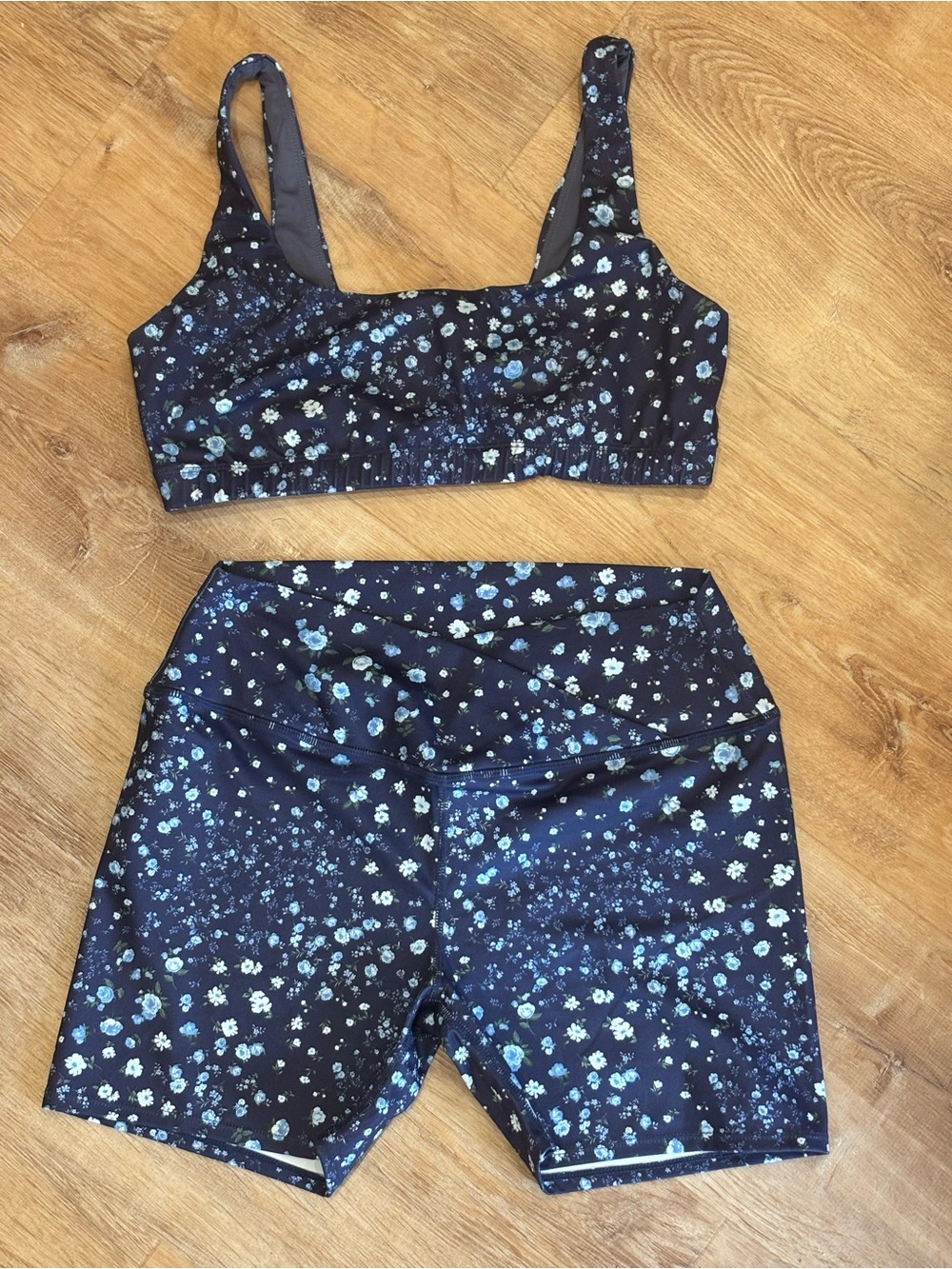 MATCHING SET : Navy Floral High-Rise Athletic Bike Shorts with Matching Bra